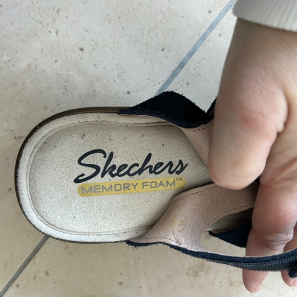 Sketchers Women's Size 9 Navy Sling Back Wedge Suede Peep Toe Memory Foam Sandle - Picture 2 of 11